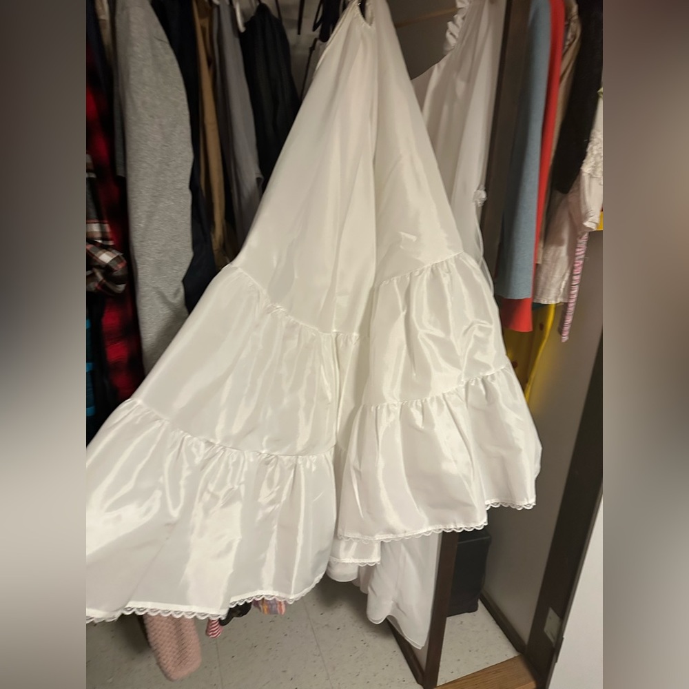 Under-cover white petticoat with drawstring